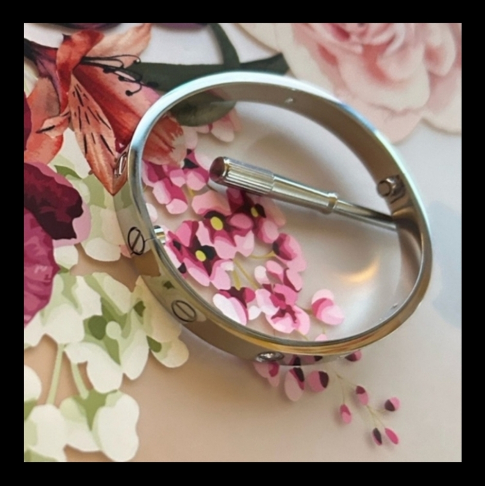 Design Like Alike Love Bracelet NWT
